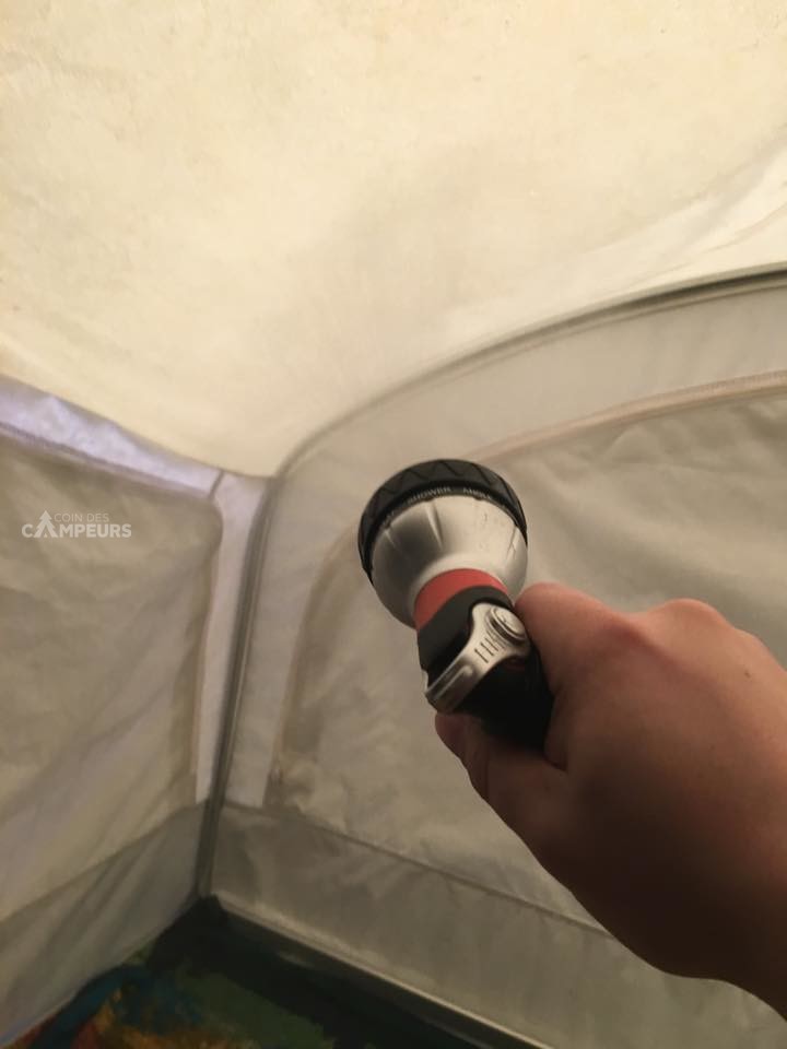 Comment nettoyer une toile de tente moisie ?